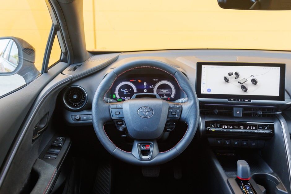 2024 Toyota C-HR PHEV