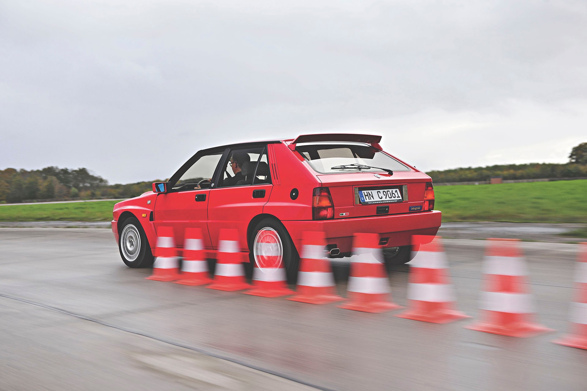 Lancia Delta HF Integrale 16V - tańcząca ze słoniem