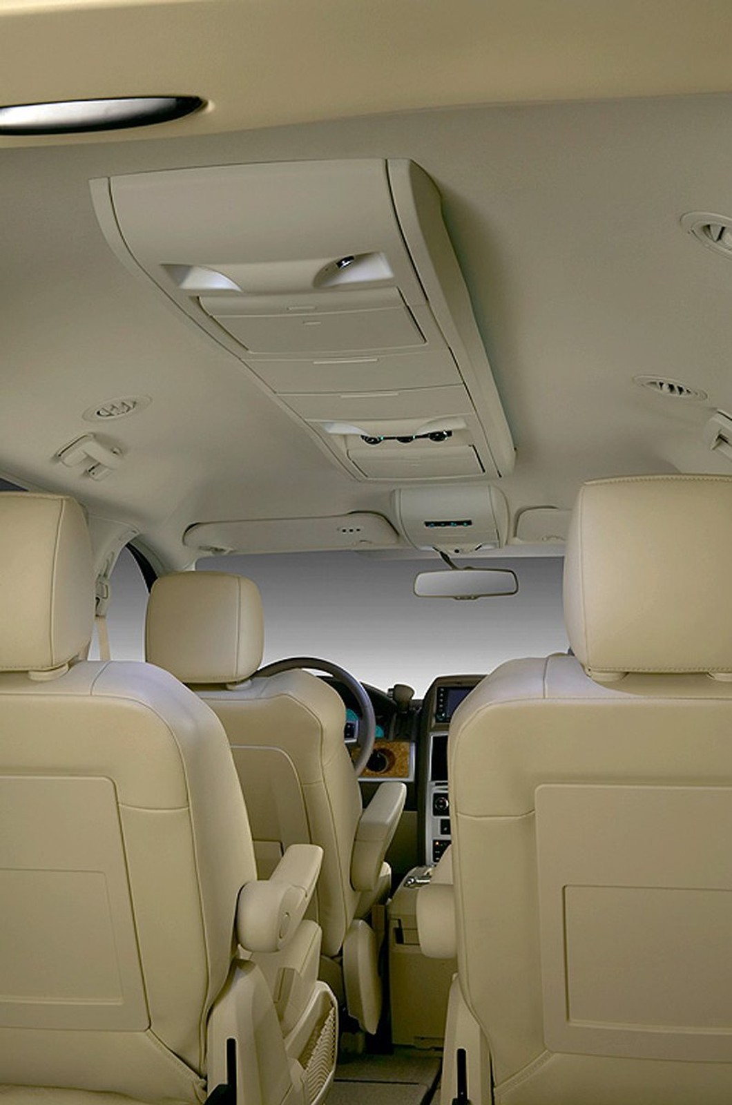 Chrysler Voyager: pierwsze zdjęcia nowej wersji