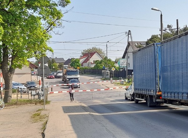 Przez przejazd godzinami "stoją" w korkach. Bezradni mieszkańcy poprosili o pomoc Kaczyńskiego