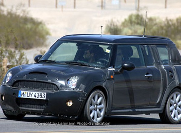 Nietypowe drzwi nowego kombi Mini Traveller