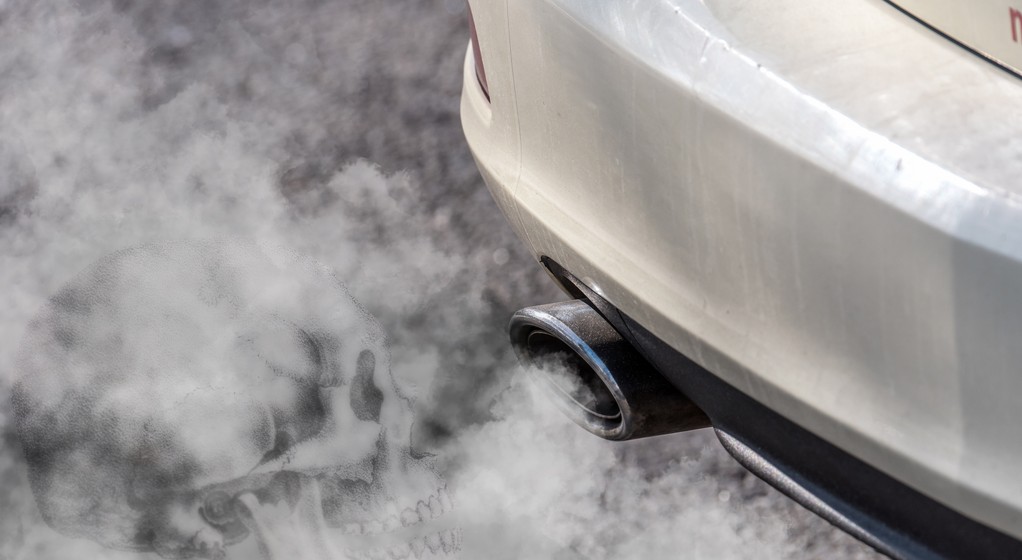 Auto z silnikiem spalinowym