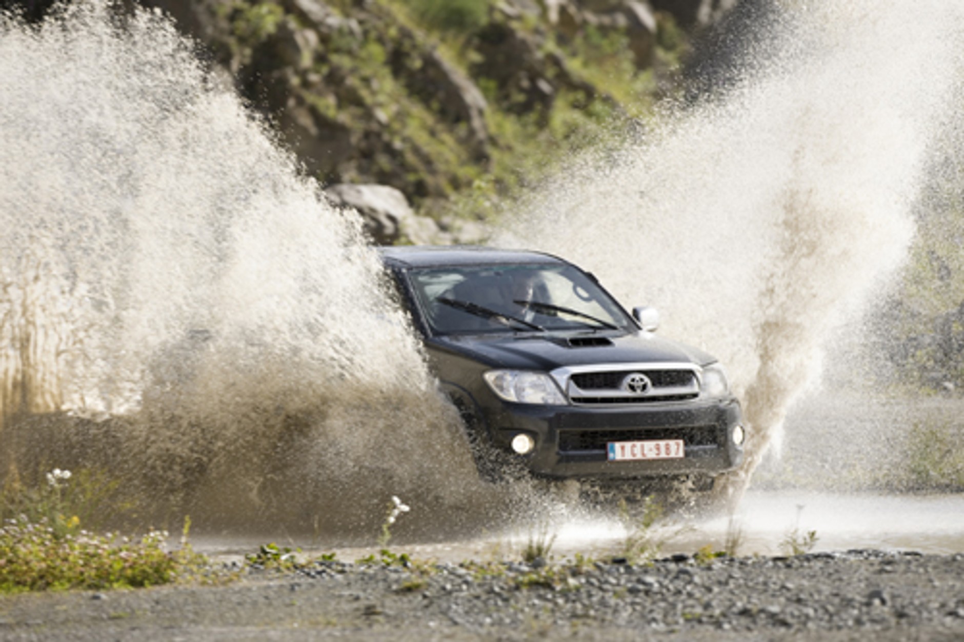 Toyota Hilux z nową twarzą