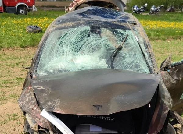 Rozbił Teslę i dostał olbrzymi mandat. Policja nie miała litości