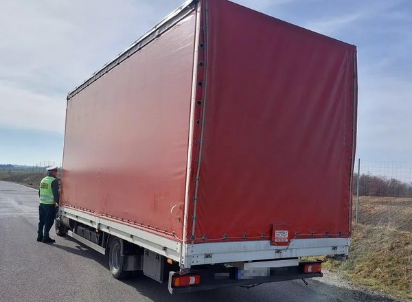 Inspektor ITD zatrzymał auto z kosmetykami. Nie zgadzała się nie tylko waga pojazdu
