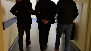 Uderzył w tył radiowozu. Miał ponad trzy promile