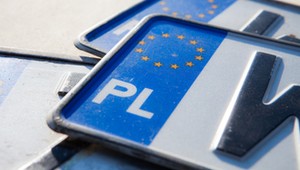 Zachowasz te same tablice rejestracyjne. Można zaoszczędzić kilkadziesiąt zł