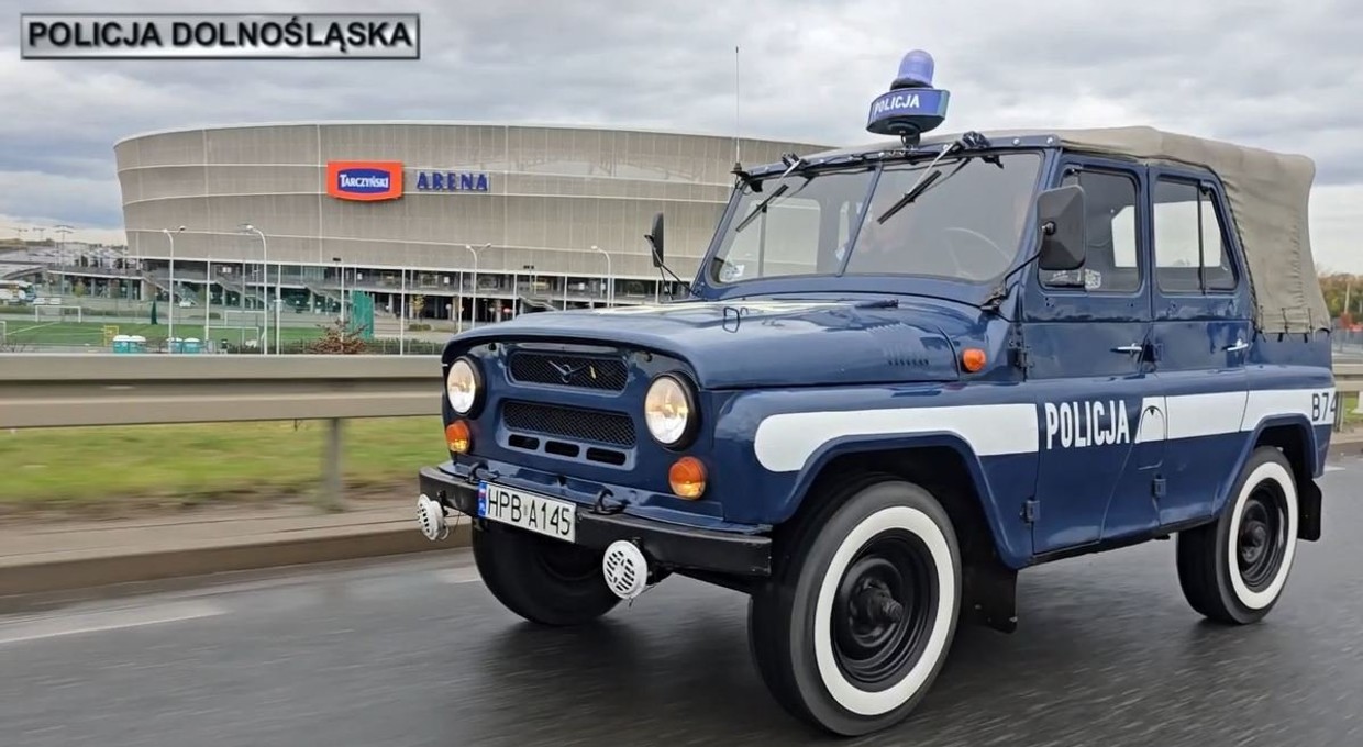 Wyjątkowy radiowóz zakończył służbę. Wiemy, gdzie trafił policyjny UAZ 469B