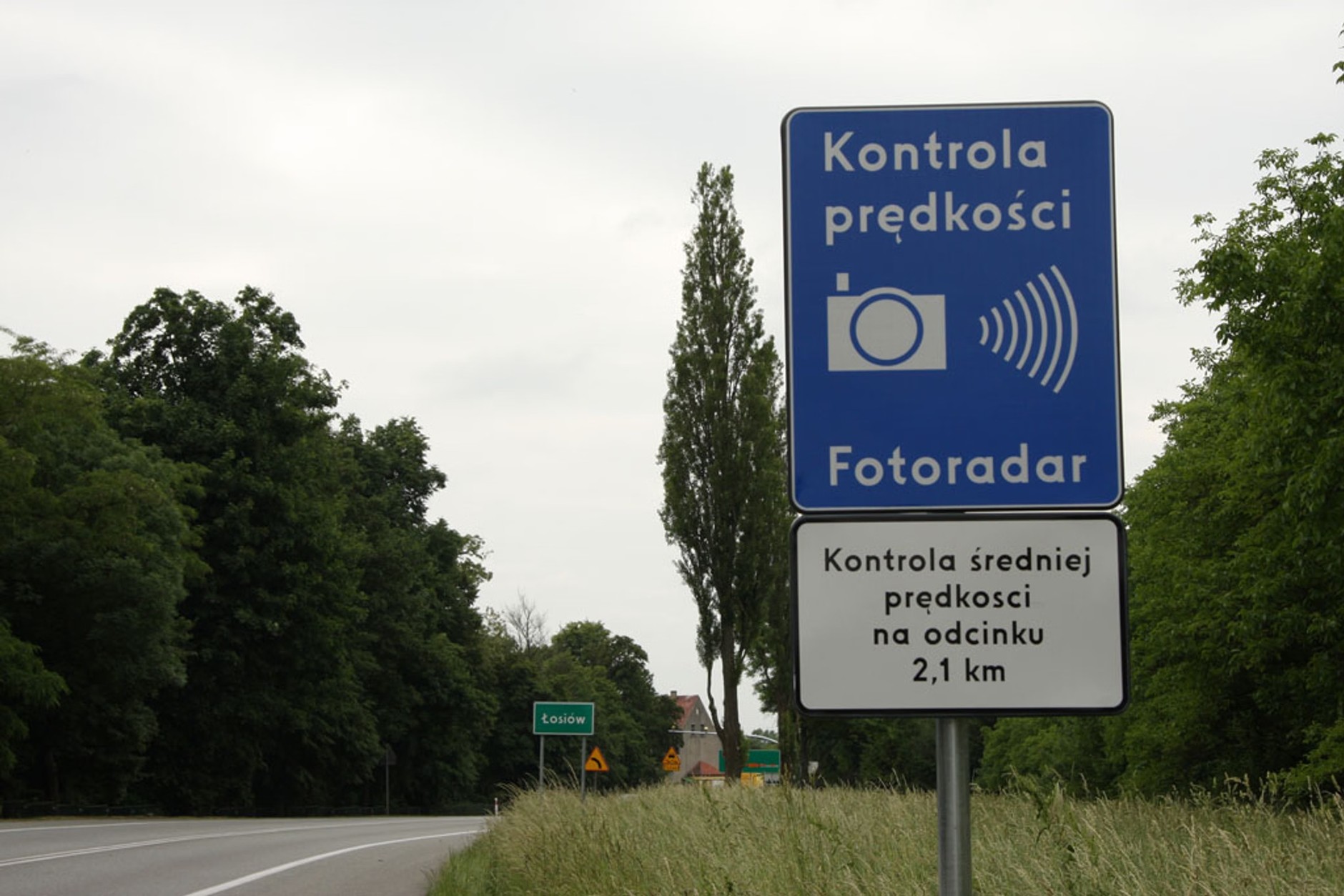 Tak wyglądało pierwsze, "prowizoryczne" oznakowanie odcinkowych pomiarów prędkości