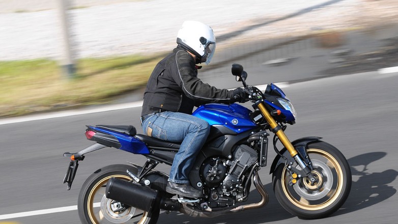 Yamaha FZ8: Szybki, zwinny i niezbyt drogi. Ideał?