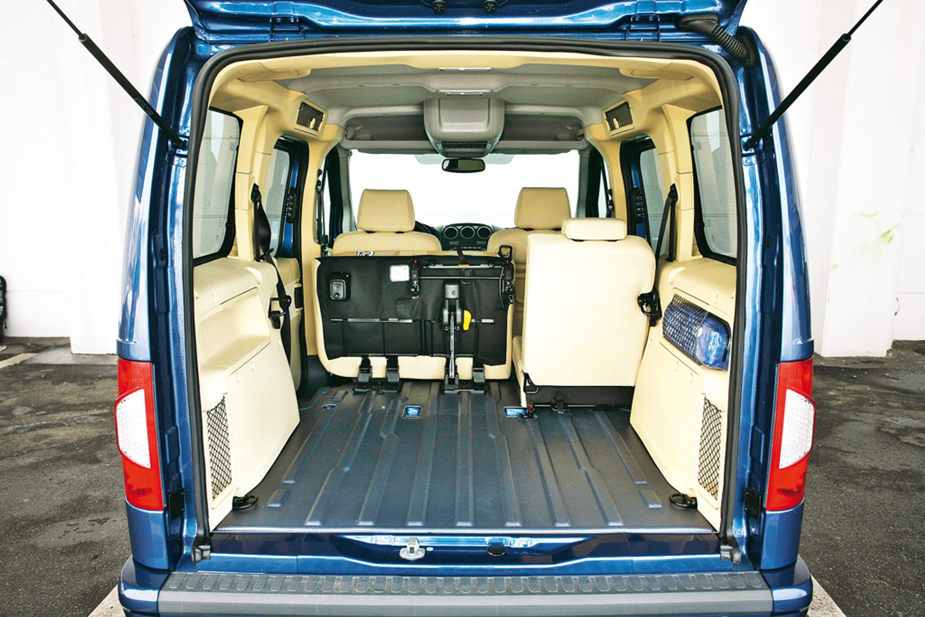 Wielozadaniowcy niczego się nie boją: Ford Tourneo Connect kontra Citroen Berlingo i Fiat Doblo