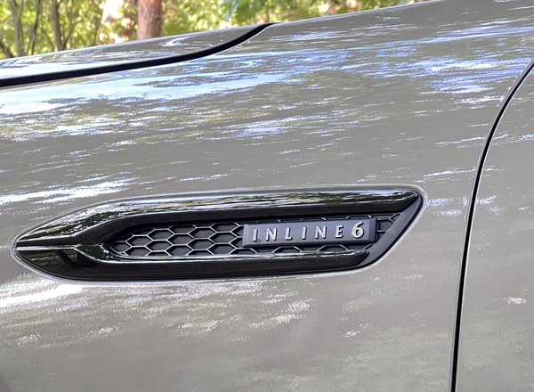 Mazda CX-60 z potężnym dieslem: to kryje się za tabliczką "INLINE 6"