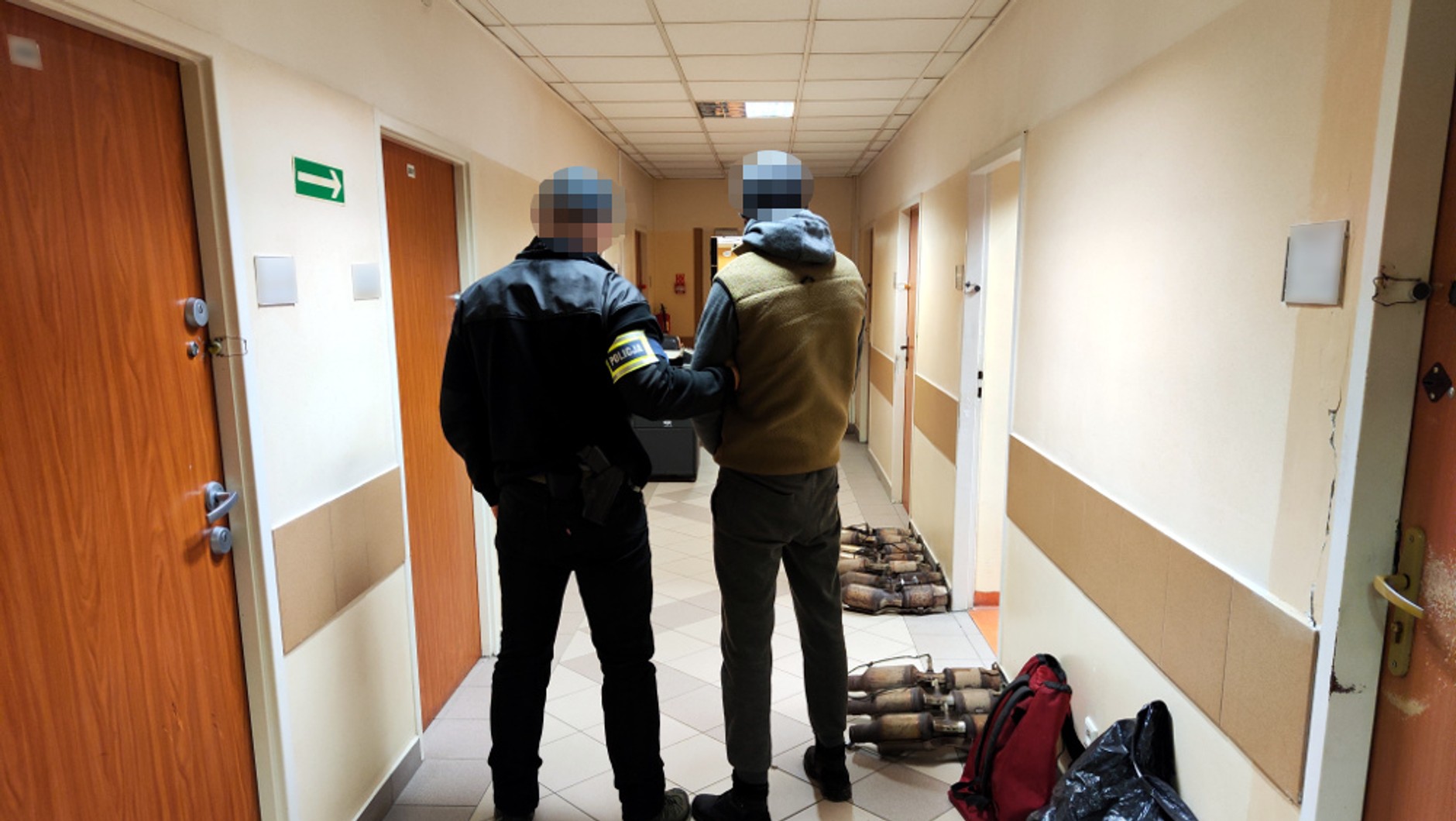 Polska policja regularnie informuje o ujętych złodziejach katalizatorów. Ten wyciął ich przynajmniej 10