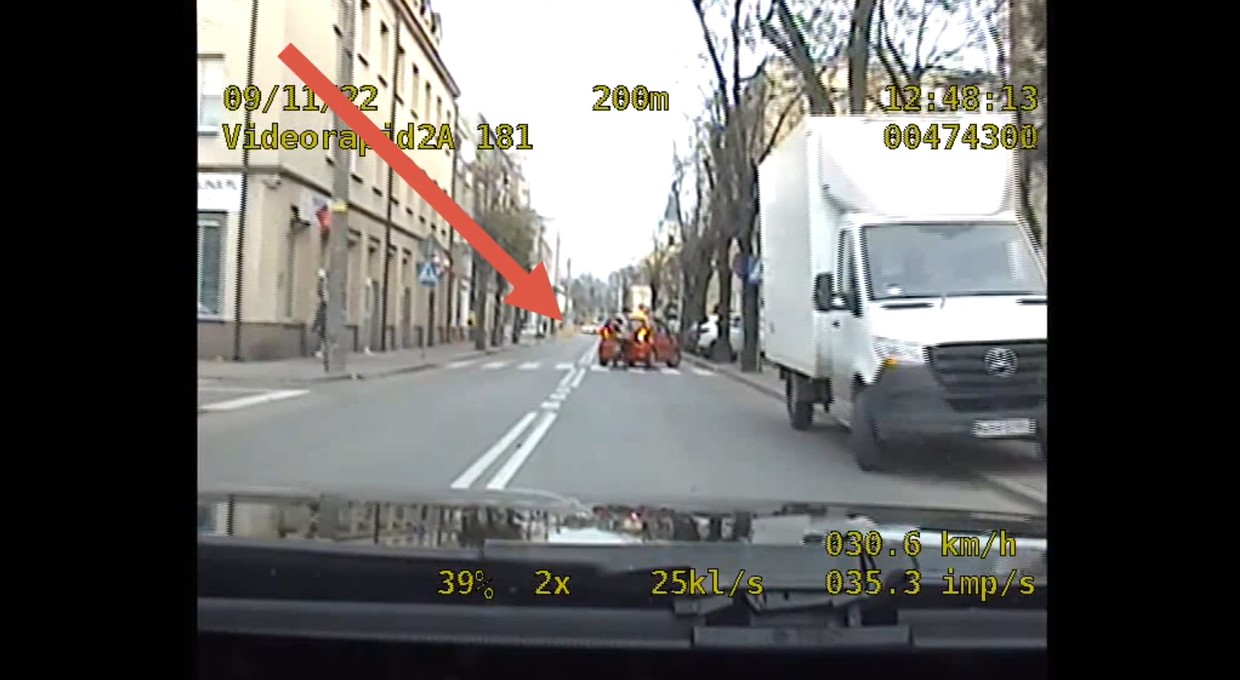 Ledwo ruszył, już dostał mandat. Wszystko rozegrało się na oczach policji [WIDEO]