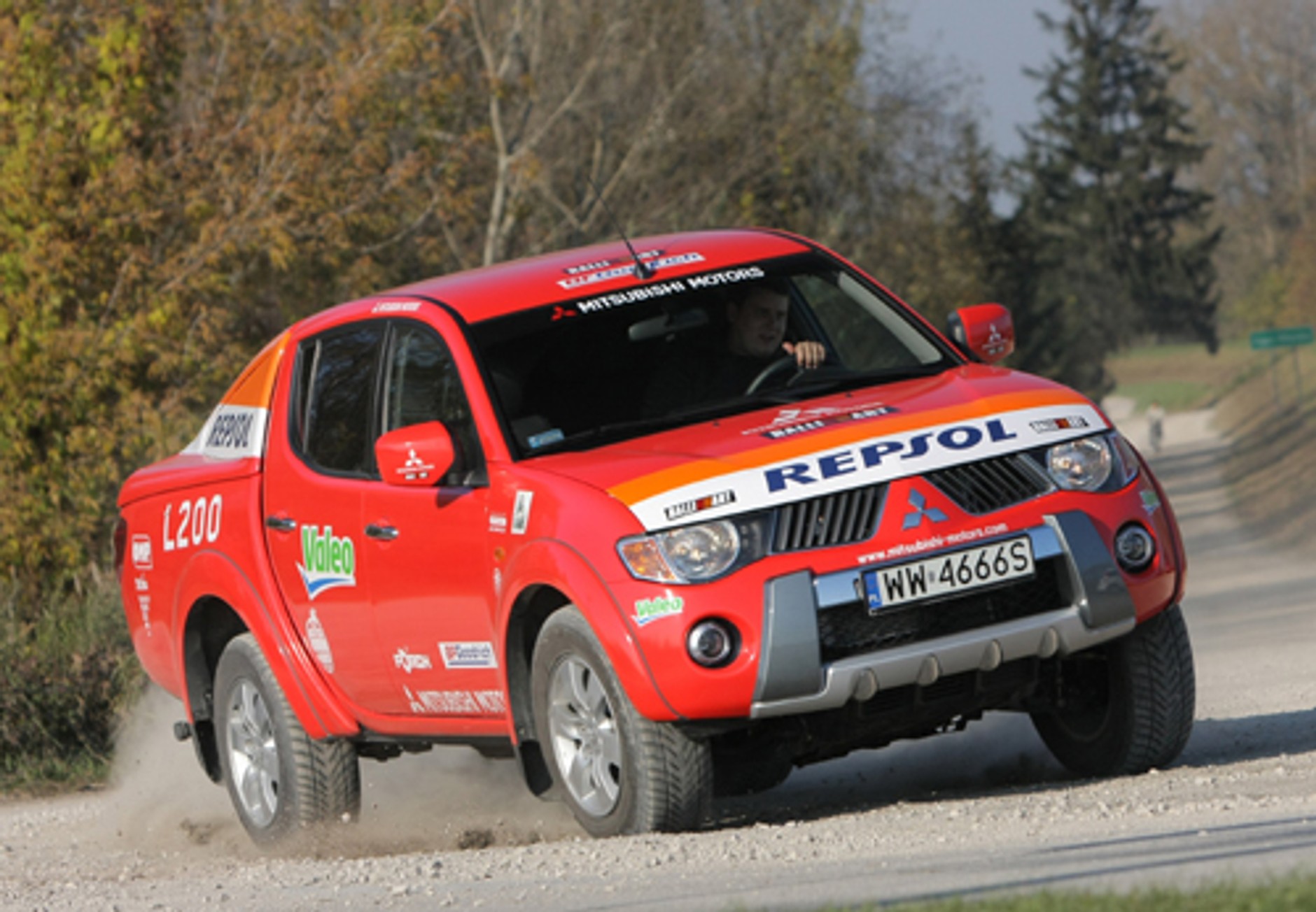 Mitsubishi L200 - W opakowaniu jak na Dakar