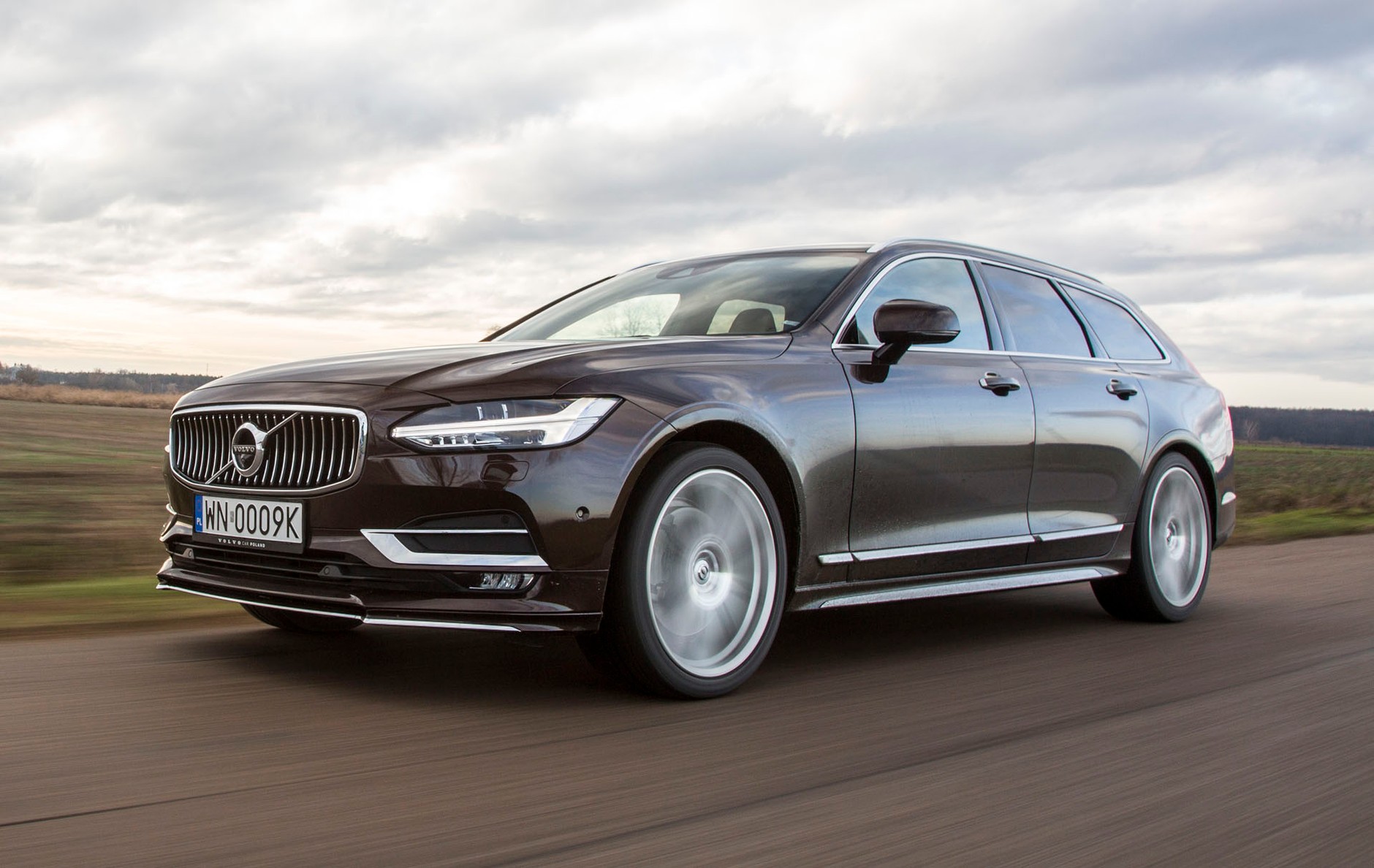 Volvo V90 D5 AWD - pięć metrów dobrego stylu