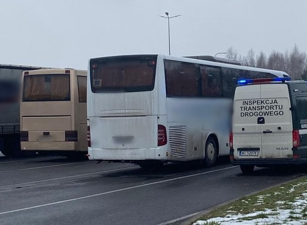 Autokar dzień wcześniej zaliczył badanie techniczne. "Krokodylki" nie wierzyły w to, co widzą