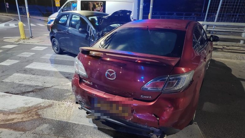 Nocna przejażdżka w Ustce zakończyła się kolizją. Obaj "kierowcy" mieli po 14 lat