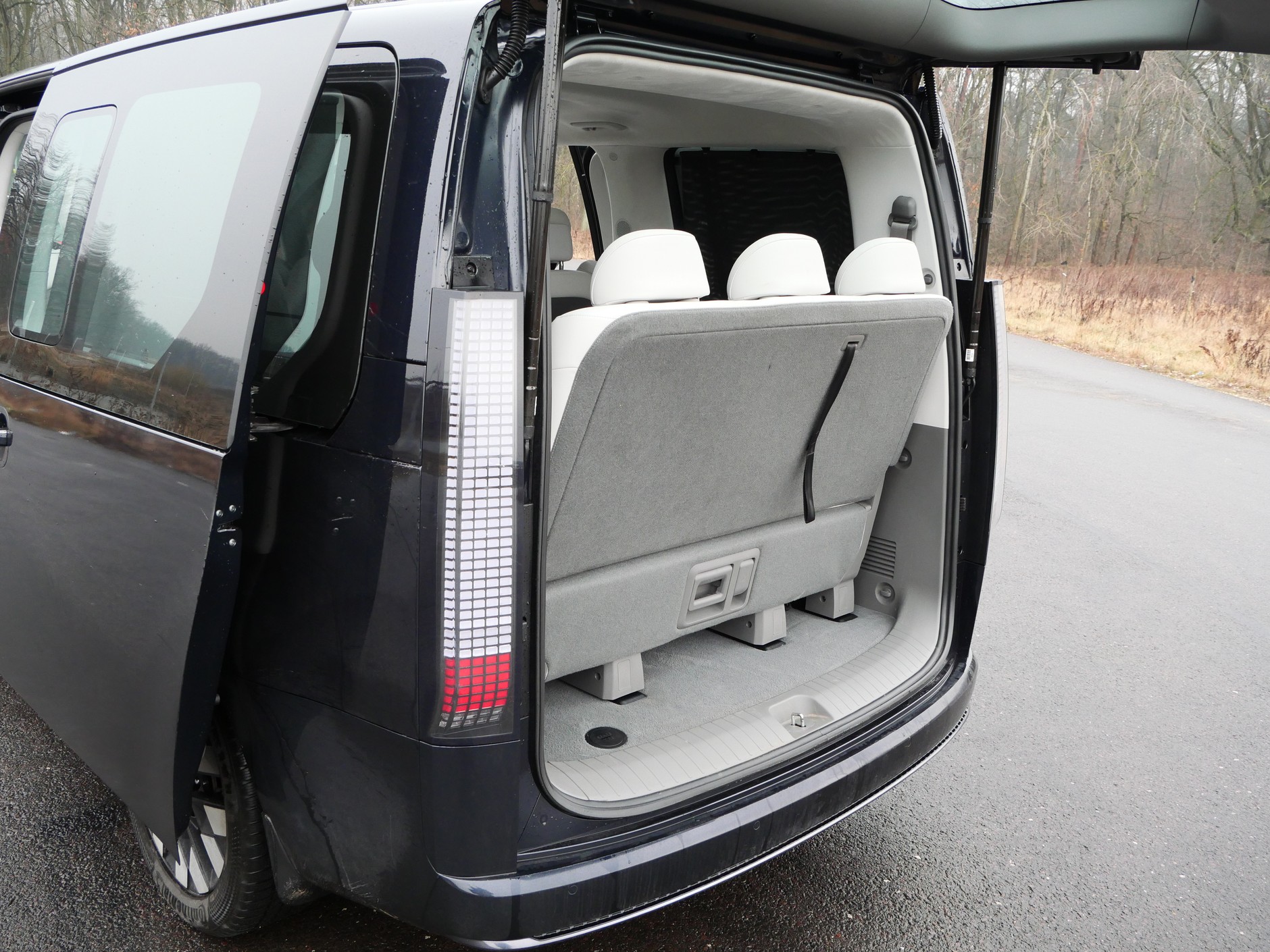 Hyundai Staria 1.6 T-GDi HEV (225 KM) Luxury