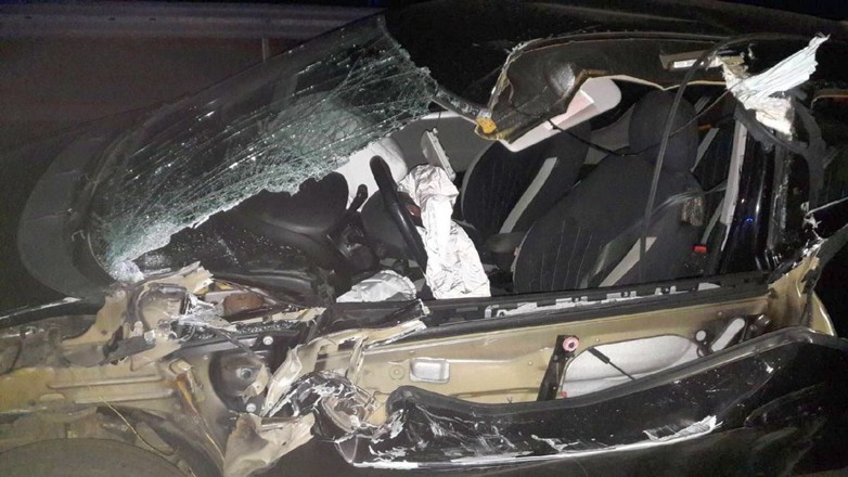 W starciu z maszyną rolniczą kierowca Fiata Punto nie miał żadnych szans