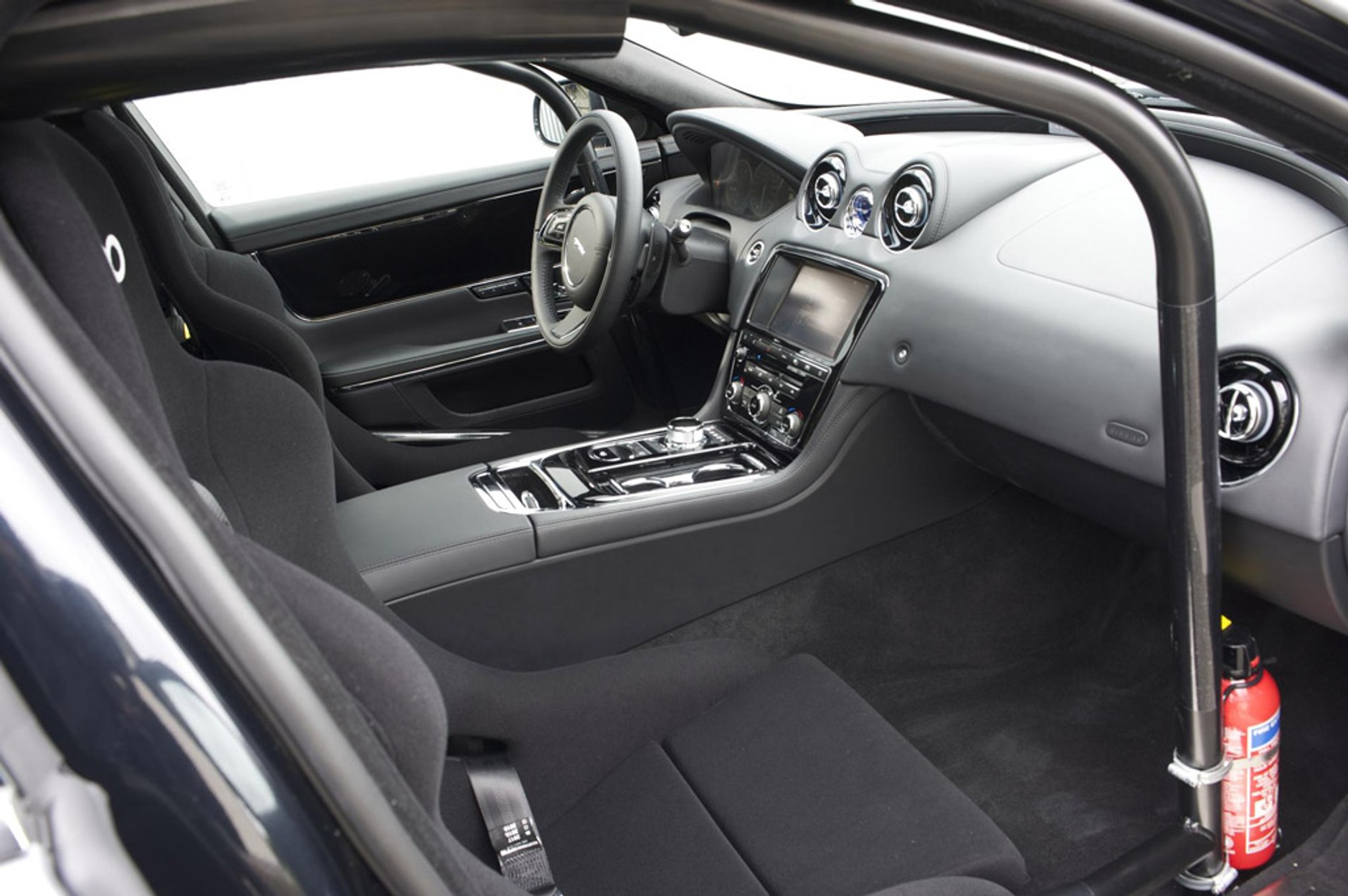 Jaguar XJ Sport w roli taxi na Nurburgringu