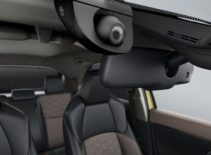 Toyota Yaris Cross jak radiowóz policji. Teraz auto można doposażyć w wideorejestrator