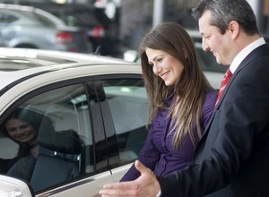 Auto firmowe na teścia, czyli lepiej pożyczyć niż kupić