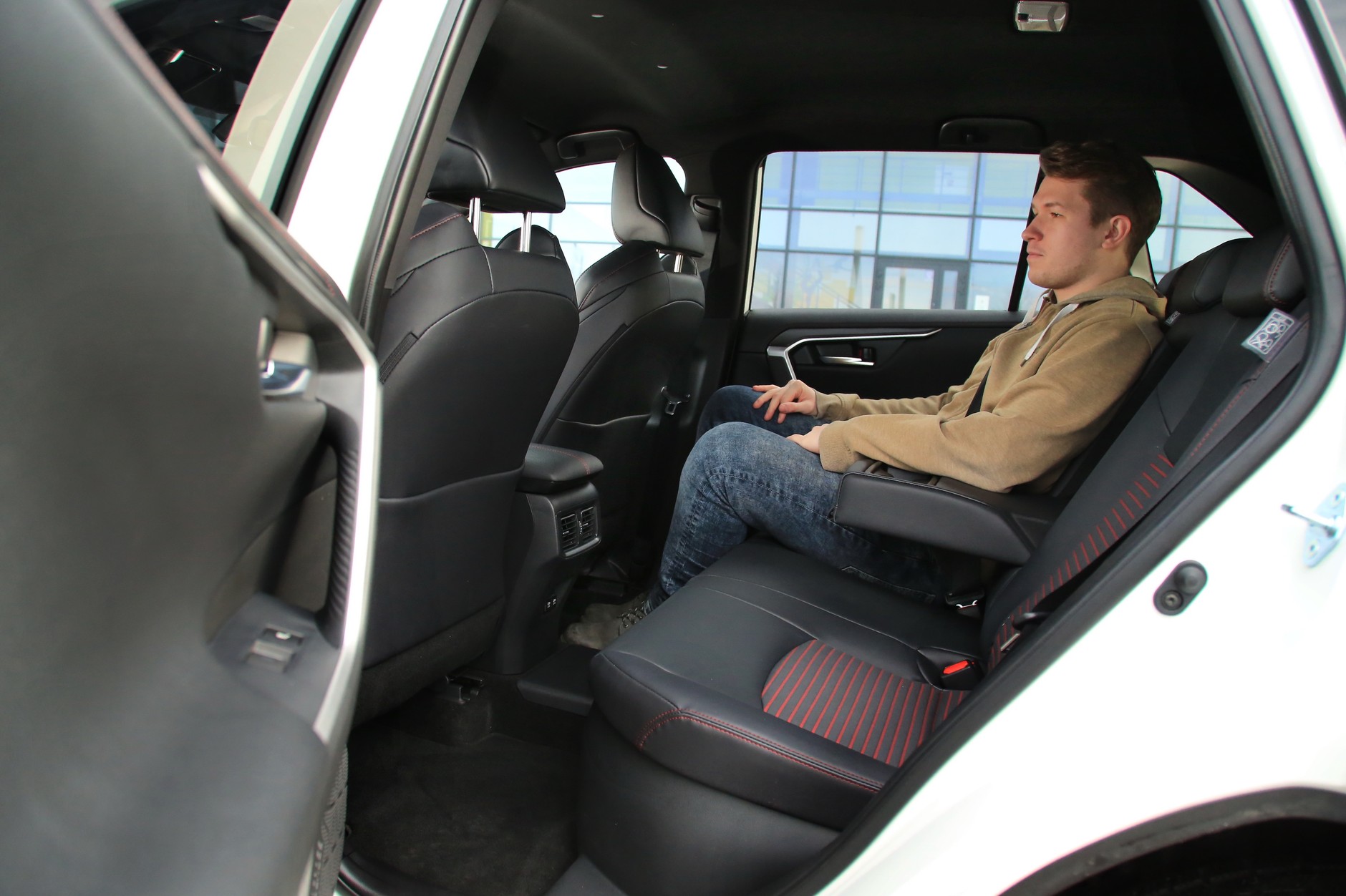 Suzuki Across 2.5 Plug-in Hybrid AWD