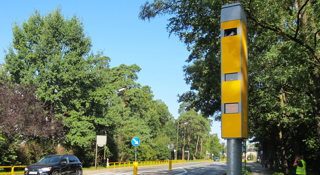 Kierowcy ich nienawidzą, a służby kochają. CANARD właśnie ujawnił, jak bardzo potrzebujemy fotoradarów