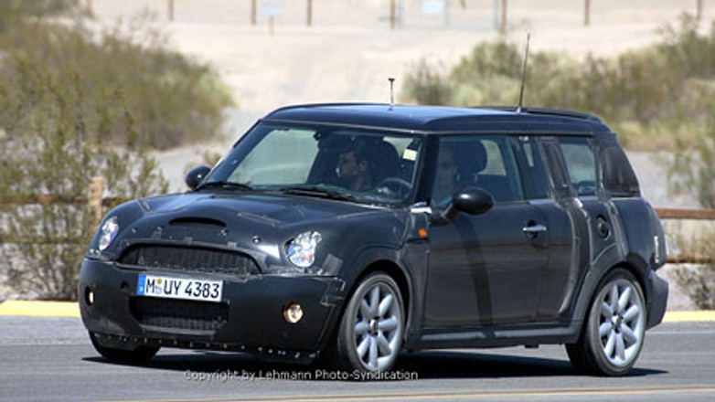 Nietypowe drzwi nowego kombi Mini Traveller