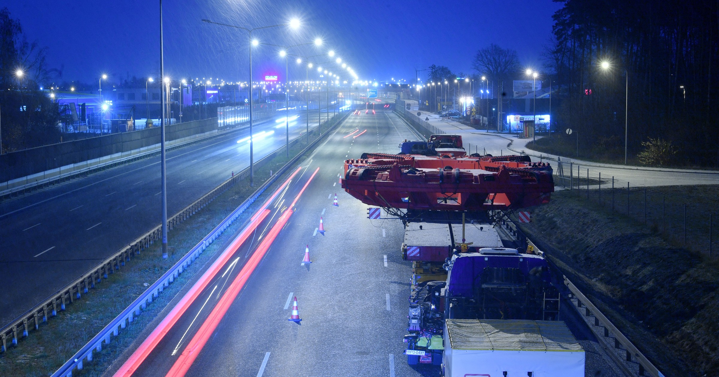Transport maszyny TBM ruszył z Janek do węzła Lubelska na S2. Fot. PAP/ Radek Pietruszka