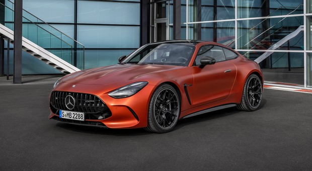 Nowy, topowy Mercedes-AMG GT 63 S E PERFORMANCE. Ponad 800 KM i 2,8 do "setki" w cywilnym aucie