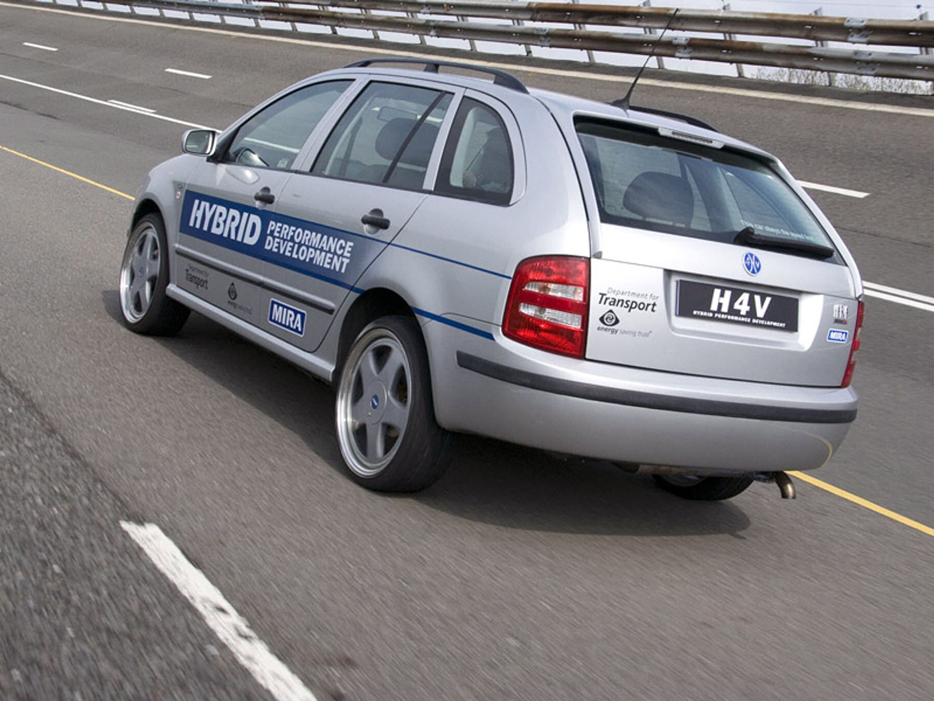 Hybrydowa Škoda Fabia  z Wlk. Brytanii - MIRA H4V Plugless Plug-in Hybrid