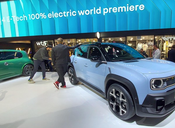Salon samochodowy w Paryżu. Nowości i prototypy – jaka będzie motoryzacja jutra?
