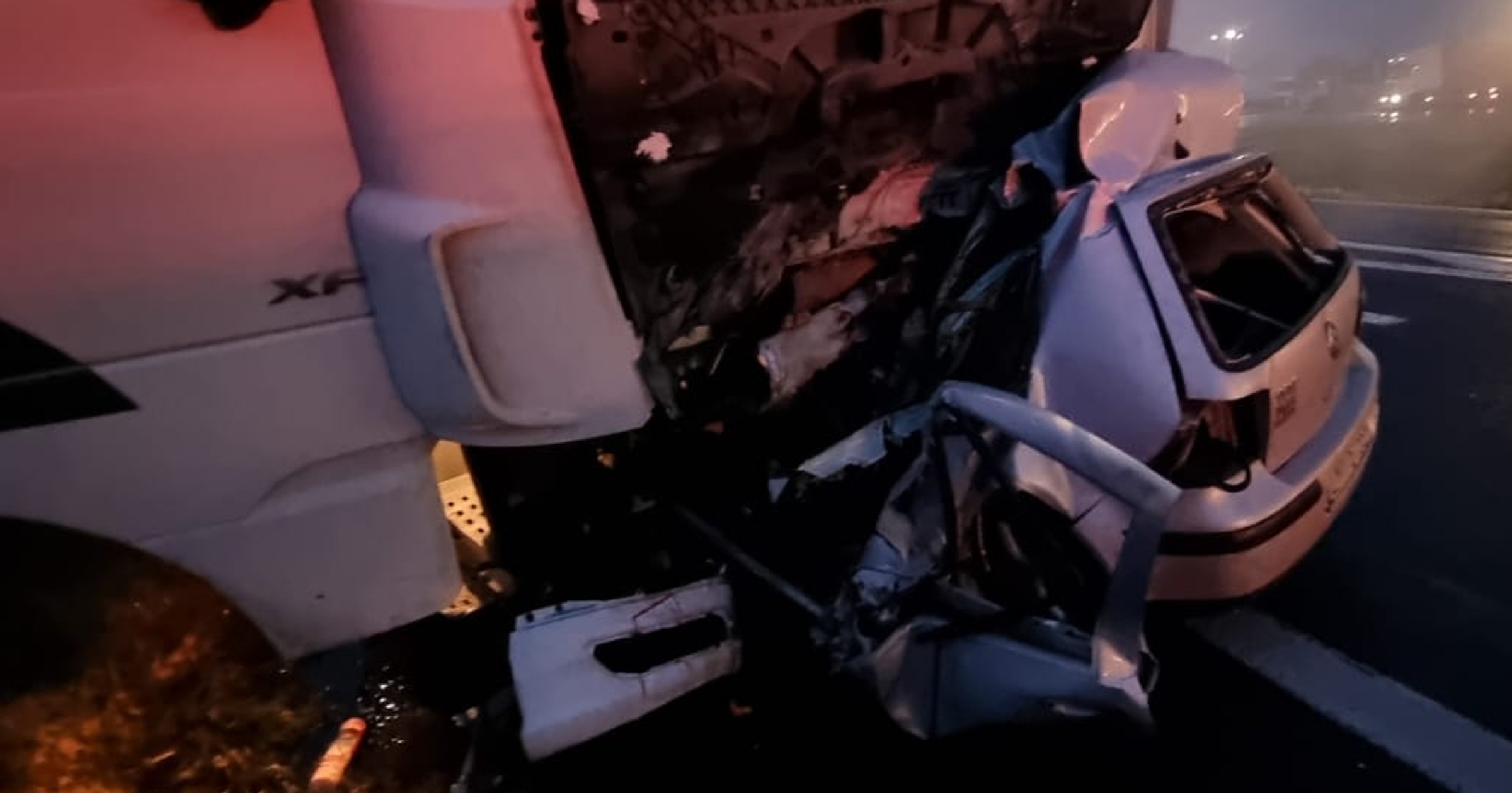 Volkswagen wbił się w ciężarówkę. Tragiczny wypadek pod Zgorzelcem