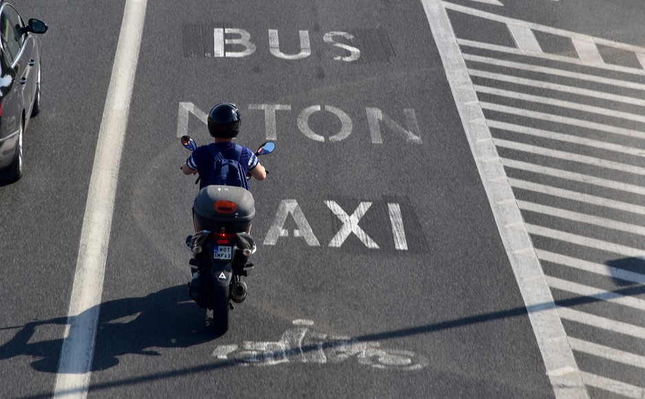 Motocykle na buspasach w Warszawie