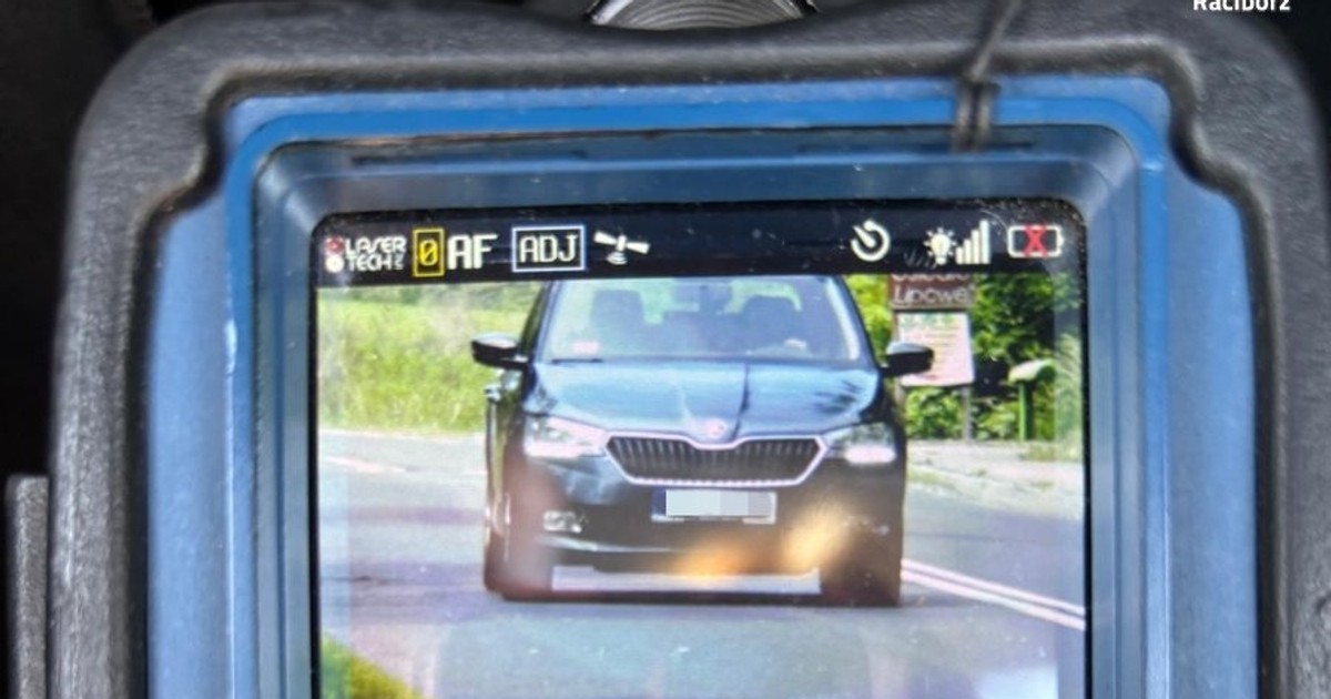 Obraz pochodzący z serwisu https://raciborz.policja.gov.pl/k20/informacje/wiadomosci/386448,Za-szybka-jazde-stracil-prawo-jazdy.html