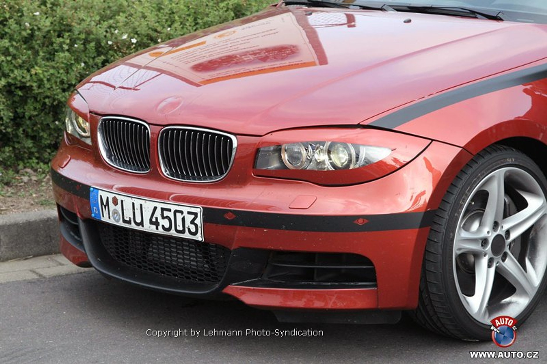 Zdjęcia szpiegowskie: Hans Joachim Stuck w BMW 1 Coupe na Nürburgring