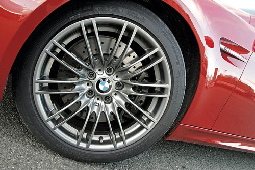 Mercedes C63 AMG kontra BMW M3 - Gaz do dechy!