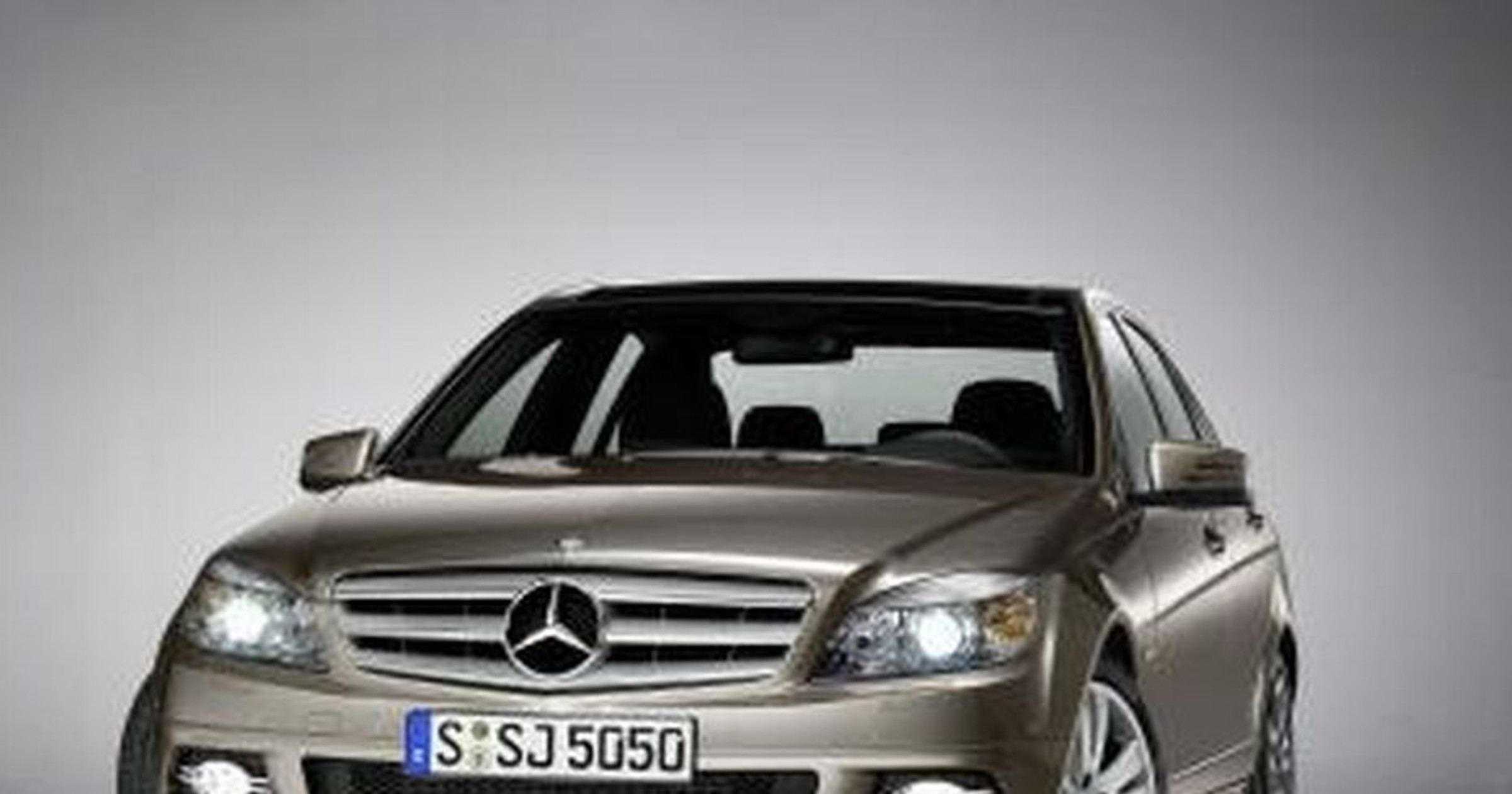 85 000 Mercedesów do serwisów