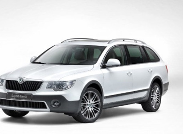 Škoda Superb Outdoor: terenowy kamuflaż