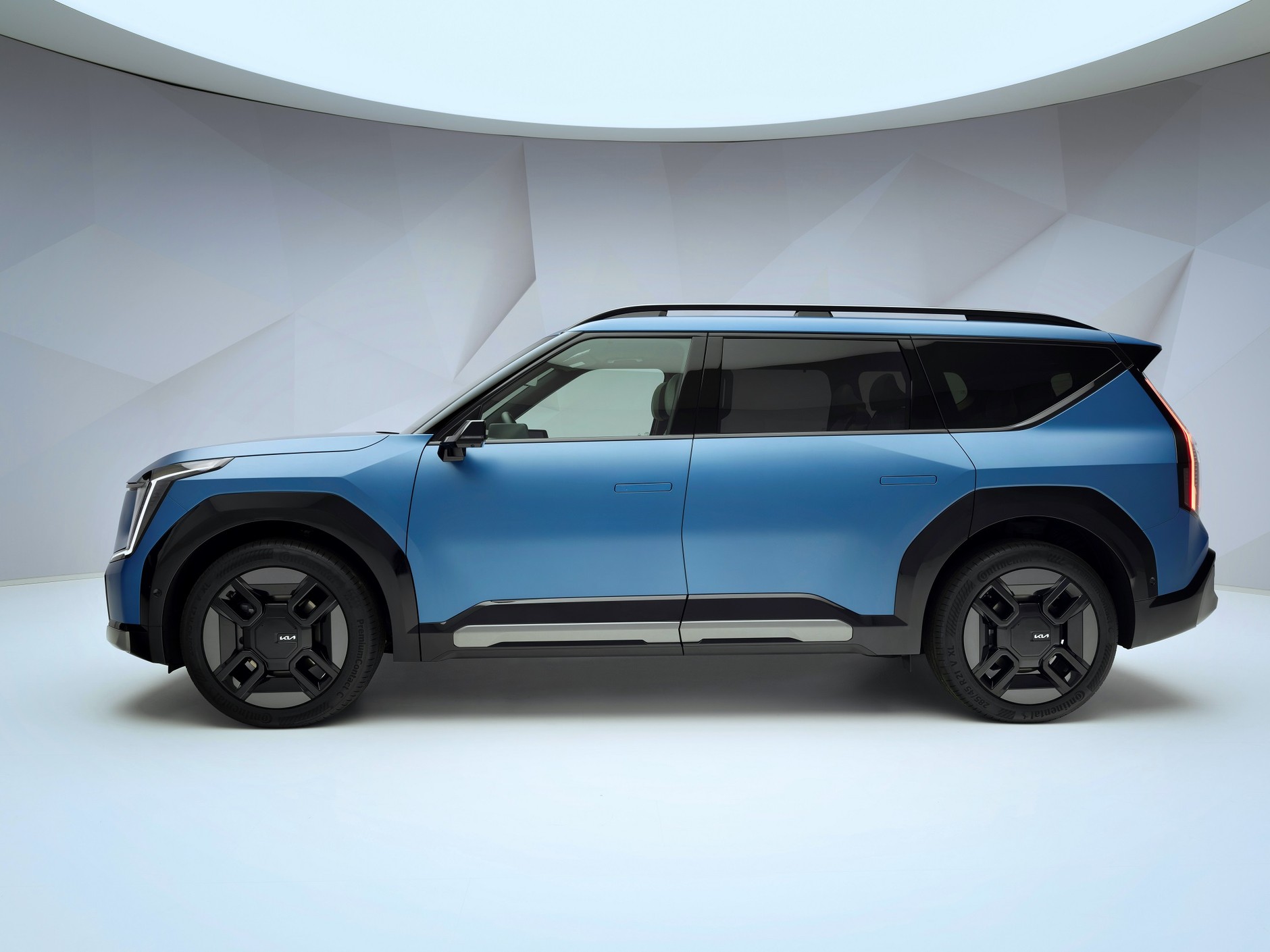 Kia EV9 to ostry z wyglądu gigant. Jest wysokości faceta