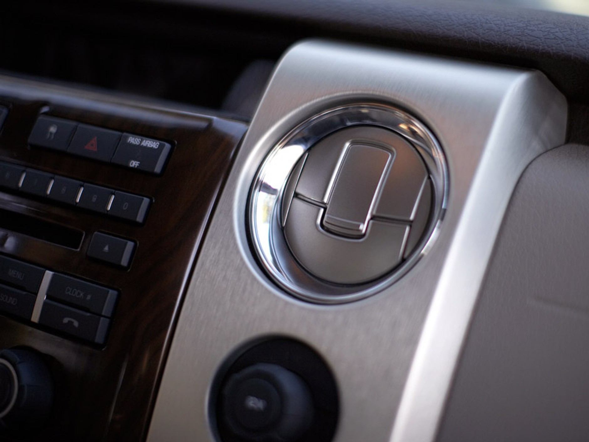 Ford F-150: legendarny pickup z nową twarzą (+ wideo)