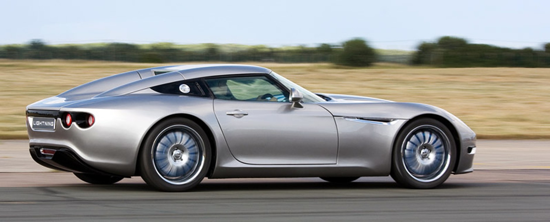 Lightning GT – mocny elektryczny supersport wchodzi do sprzedaży