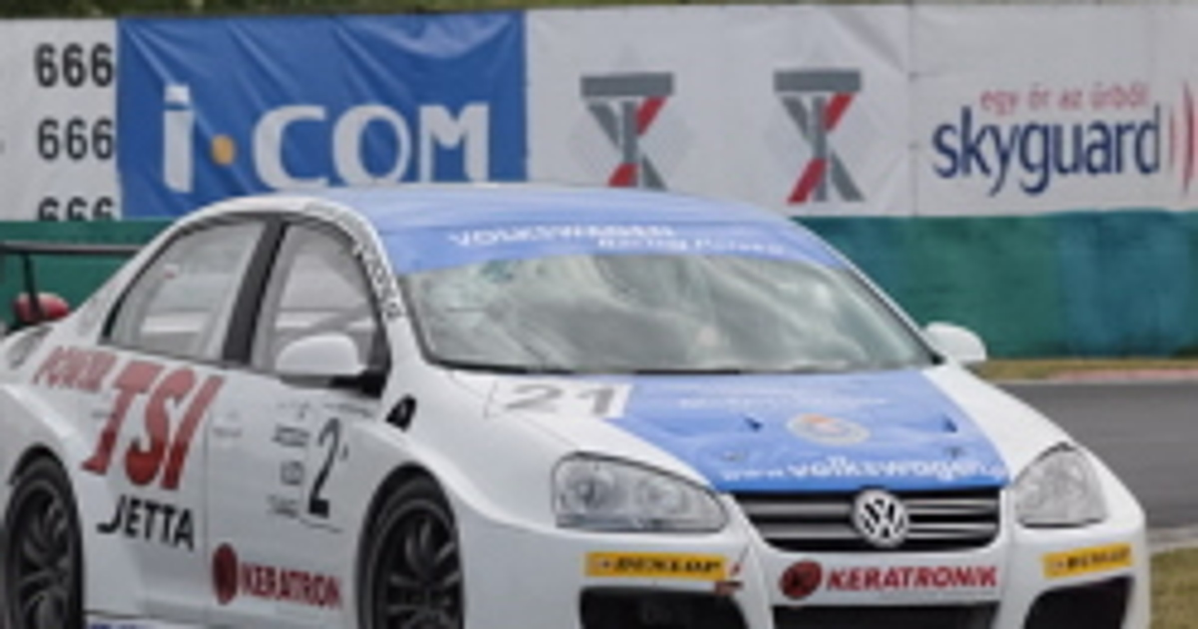 Wyścigi: Volkswagen Racing Polska na torze w Poznaniu