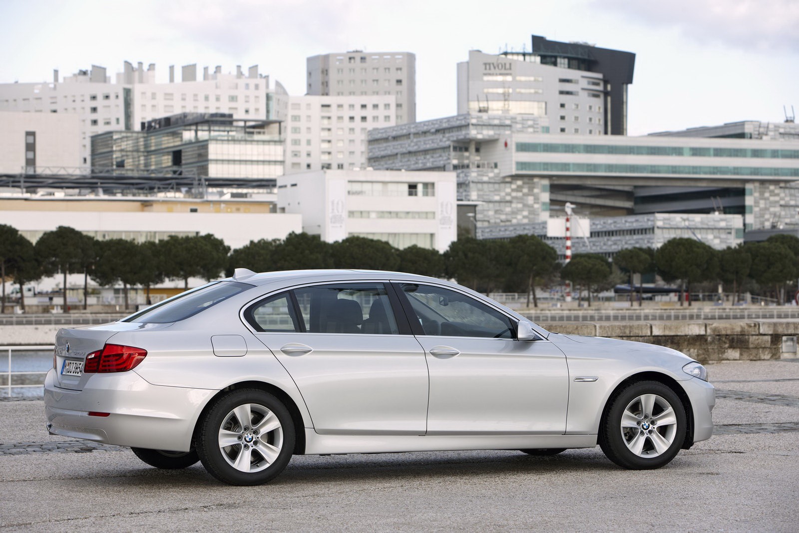 Przedłużone BMW5 specjalnie dla Chińczyków