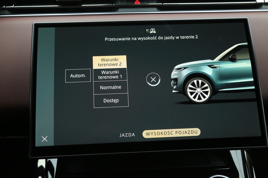 RR Sport ma seryjnie adaptacyjne zawieszenie pneumatyczne z regulacją prześwitu.