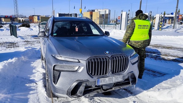 BMW odzyskane na granicy z Białorusią. Samochód nie miał nawet zmienionych rejestracji po kradzieży