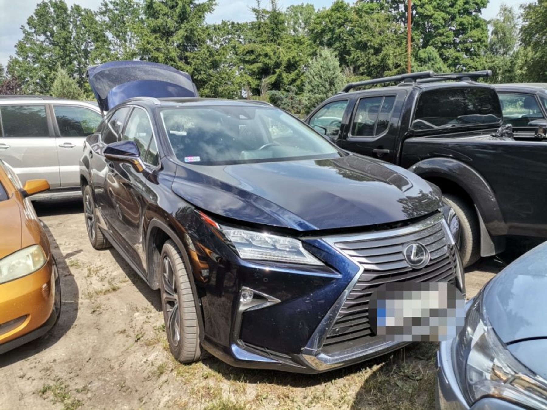 Dziupla samochodowa ze skradzionymi autami i częściami zamiennymi