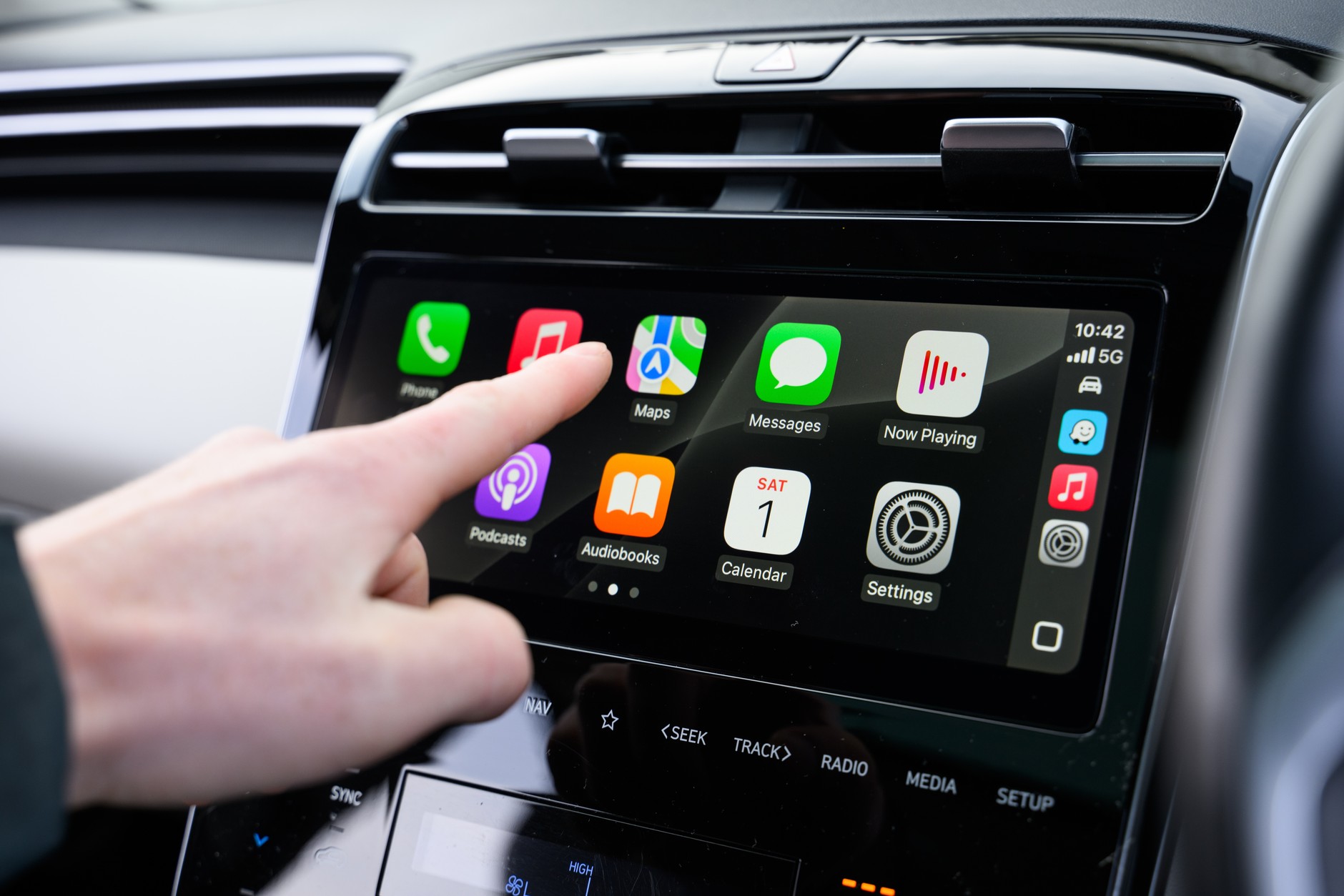 Mając CarPlay będzie można otworzyć Paczkomat bez sięgania po telefon